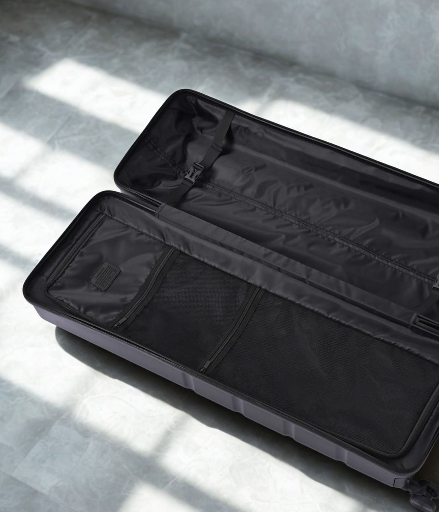 U-Shaped Zip Compartment with Dual Straps