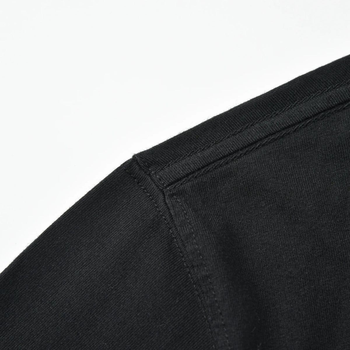 Close-up of the shoulder seam and stitching on the Stealth Pagulayan Logo Long Sleeve Shirt.